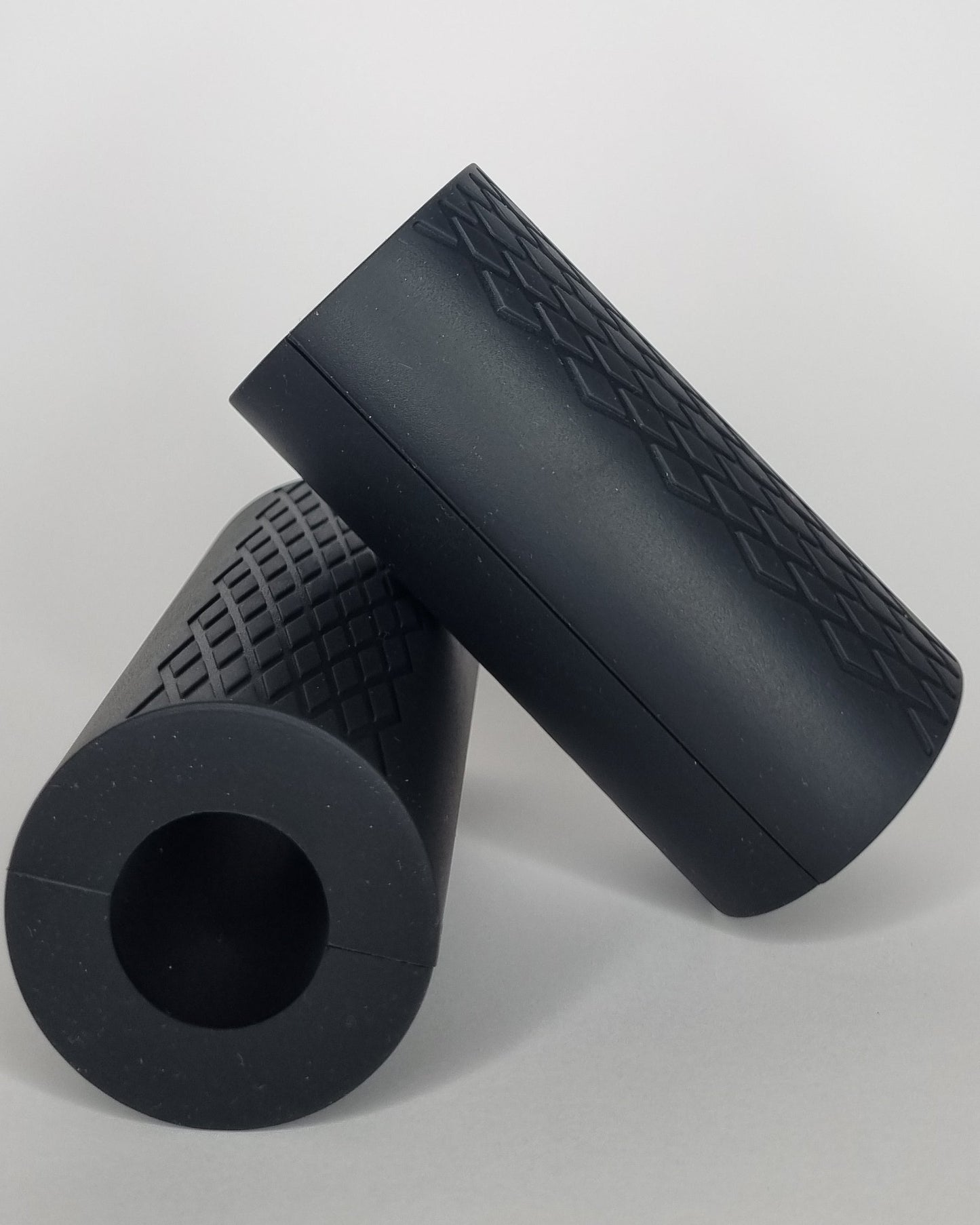 Thick grips boost grip strength and build big arms (top textured view). 