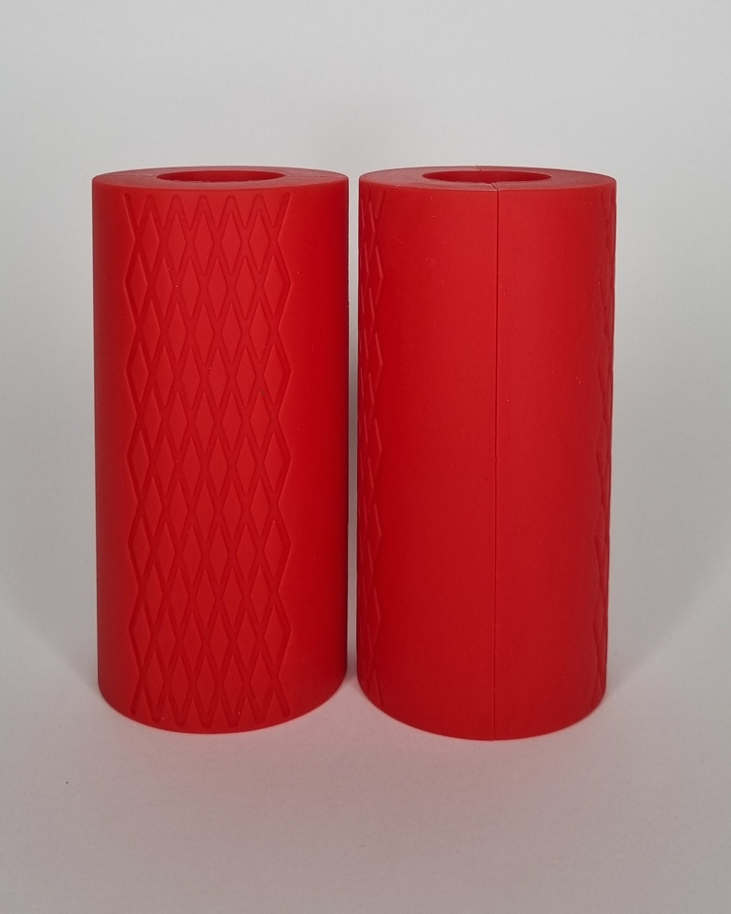 Thick grips boost grip strength and build big arms (front view).