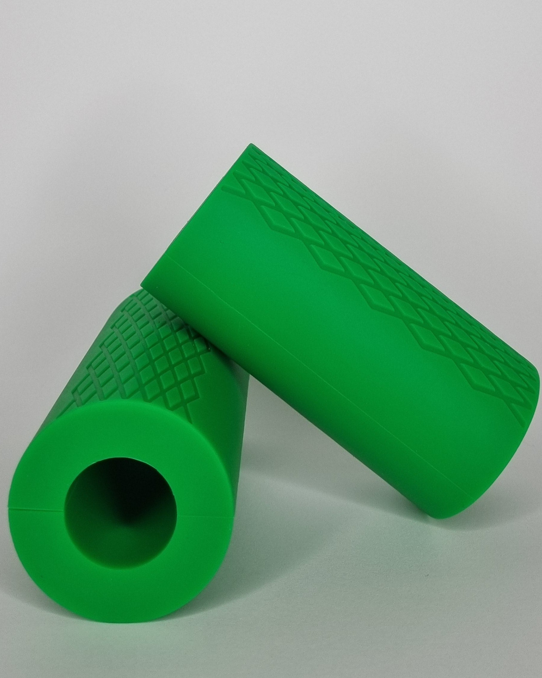 Thick grips boost grip strength and build big arms (top texture view). 