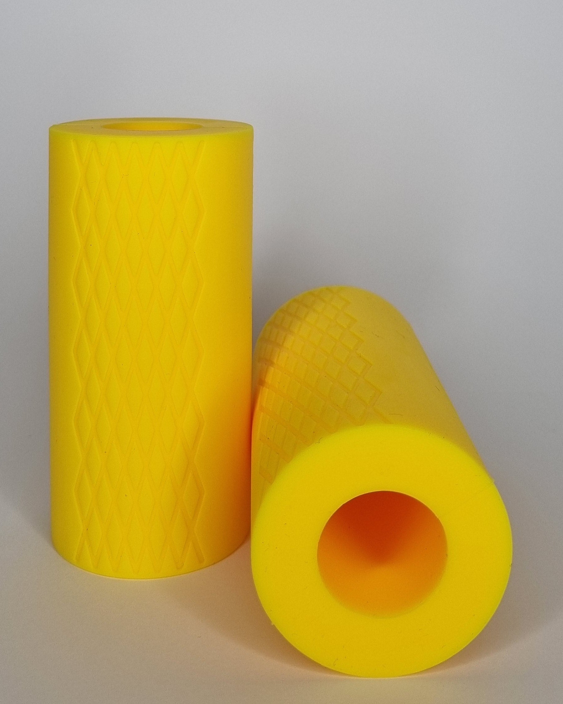 Thick grips boost grip strength and build big arms (front and top view). 